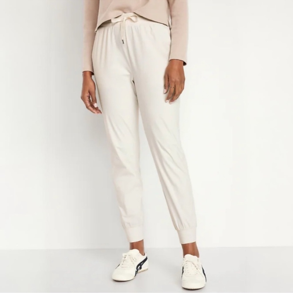 NWT! Old Navy High-Waisted SleekTech Joggers 🔔